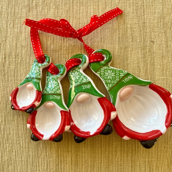 Adorable ~ Christmas Gnome Measuring Spoons ~ NEW without Tags - Picture 4 of 4
